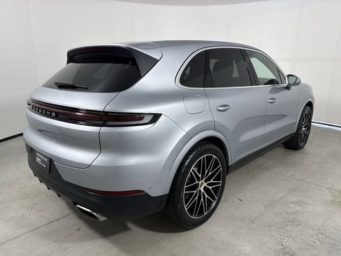 Certified 2025 Porsche Cayenne image 7