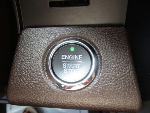 Used 2018 Ford F150 King Ranch w/ Equipment Group 601A Luxury AWD/4WD image 23