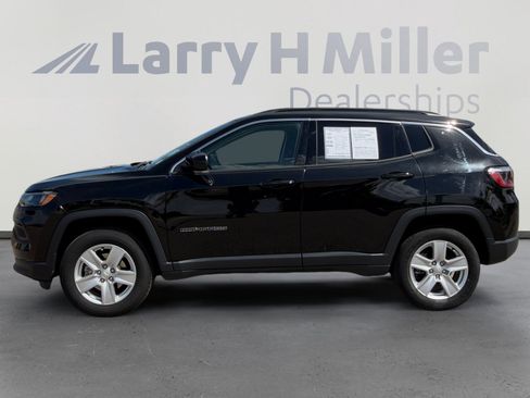 Used 2022 Jeep Compass Latitude AWD/4WD image 3