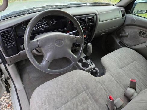 Used 2002 Toyota Tacoma 2WD Regular Cab image 14