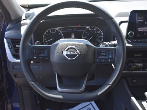 Used 2025 Nissan Rogue SV FWD image 18