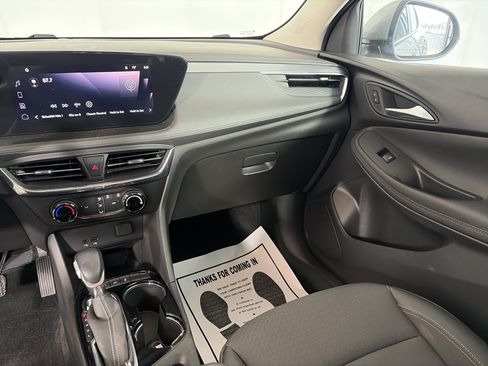 Used 2025 Buick Encore GX Preferred AWD/4WD image 4