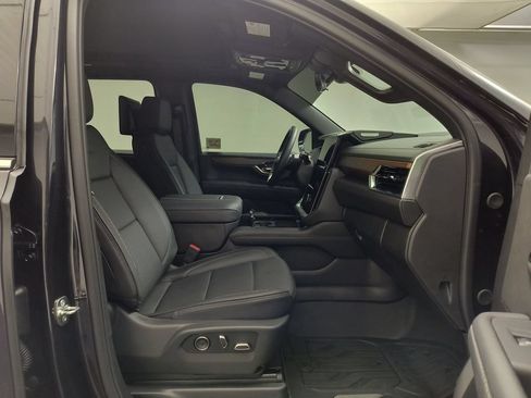 Used 2026 GMC Yukon XL Denali w/ Advanced Technology Package AWD/4WD image 23