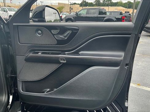 Certified 2023 Lincoln Aviator Reserve w/ Equipment Group 201A image 24
