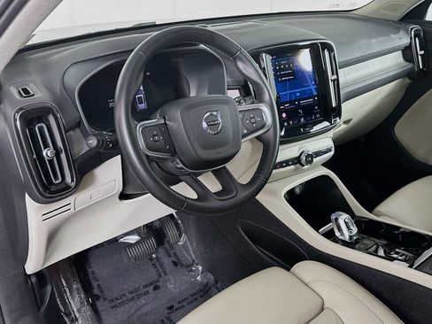 Used 2023 Volvo XC40 B5 Ultimate w/ Protection Package Premier image 9