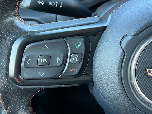 Certified 2025 Jeep Gladiator Mojave w/ Convenience Group image 23