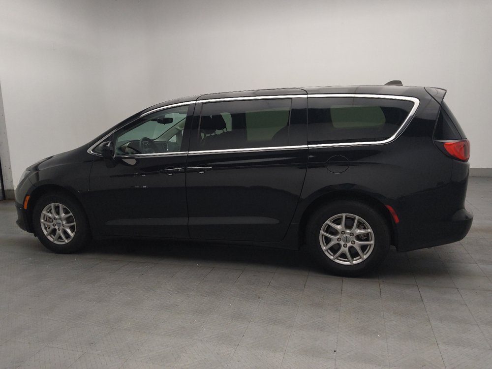 Used 2024 Chrysler Voyager LX FWD image 3