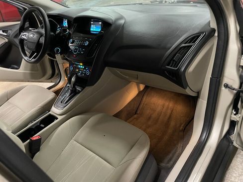 Used 2018 Ford Focus SE image 19