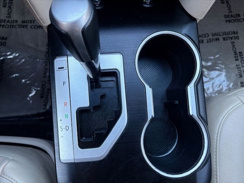 Used 2012 Toyota Camry L image 34