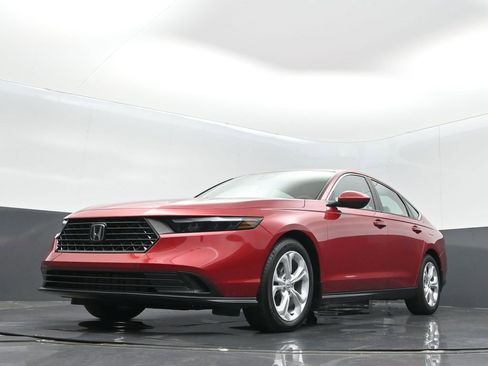 Used 2025 Honda Accord LX image 8