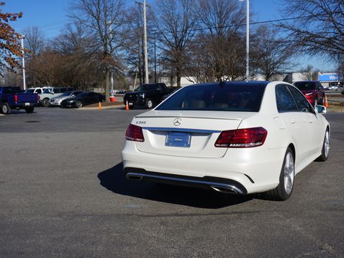 Used 2014 Mercedes-Benz E 350 Sedan image 4