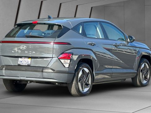 Used 2024 Hyundai Kona SE image 4