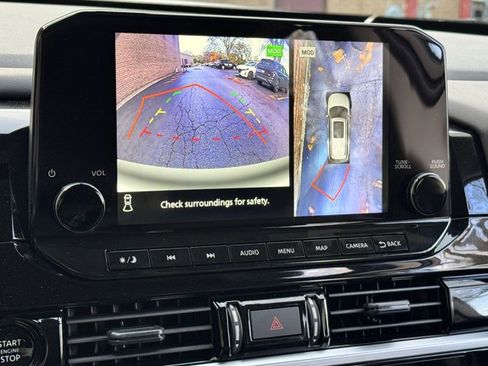 New 2025 Nissan Pathfinder SL image 32