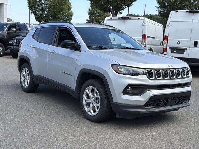 Used 2024 Jeep Compass Latitude AWD/4WD image 15
