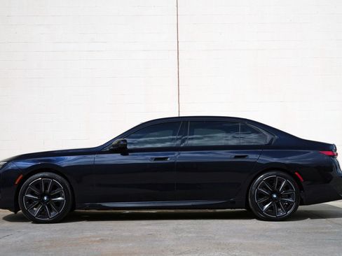 Used 2024 BMW 740i w/ Premium Package 2 RWD image 9