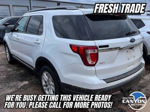 Used 2018 Ford Explorer XLT AWD/4WD image 3