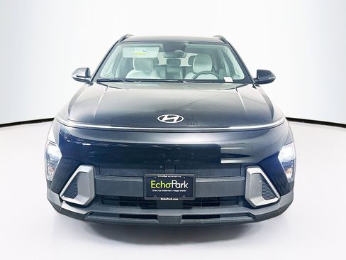 Used 2025 Hyundai Kona SEL image 2