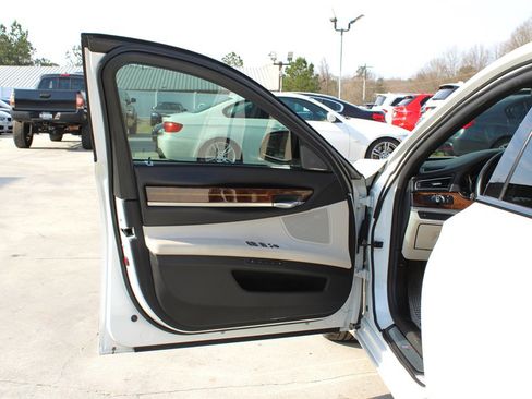 Used 2014 BMW 750Li image 29