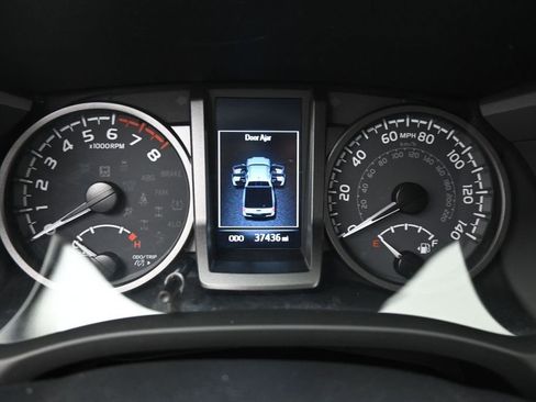 Used 2023 Toyota Tacoma TRD Sport AWD/4WD image 18