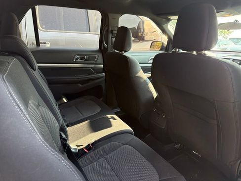 Used 2019 Ford Explorer XLT FWD image 6