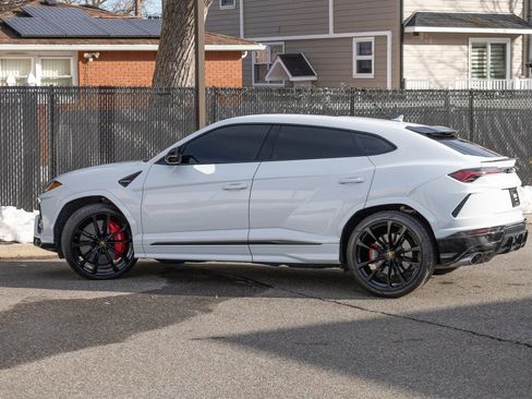 Used 2022 Lamborghini Urus image 27