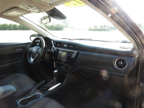 Used 2017 Toyota Corolla SE w/ SE Premium Package FWD image 33
