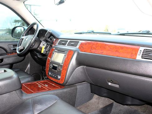 Used 2012 Chevrolet Avalanche LTZ image 16