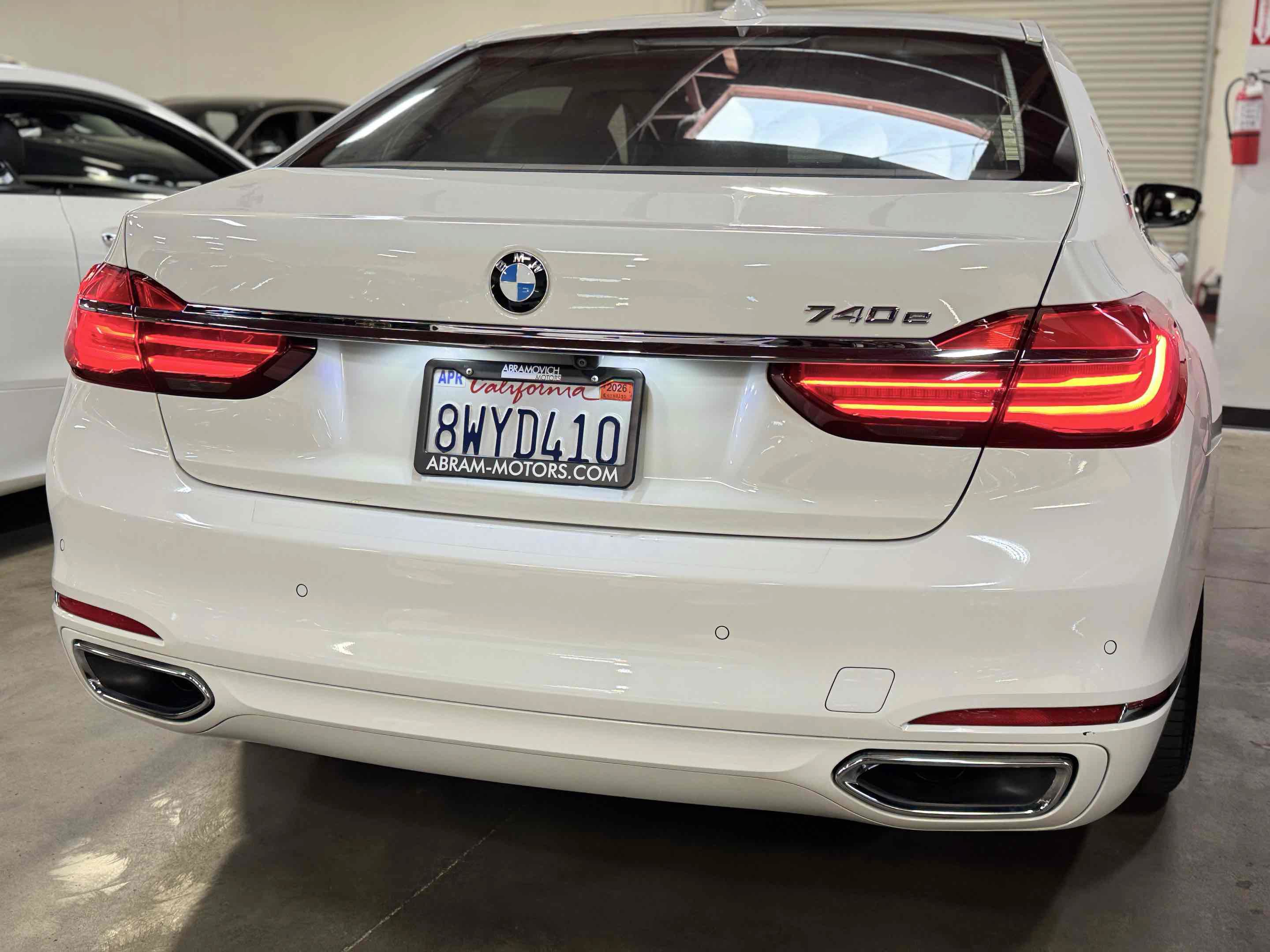 Used 2018 BMW 740e xDrive AWD/4WD image 29