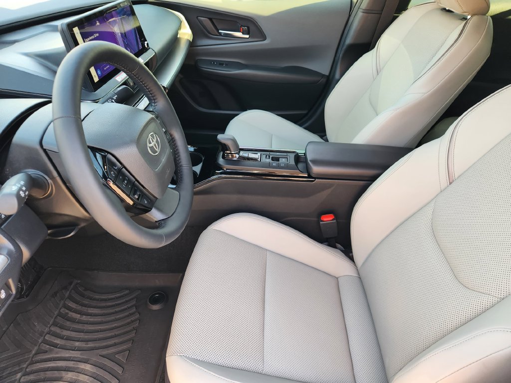 Used 2026 Toyota Prius XLE FWD image 13