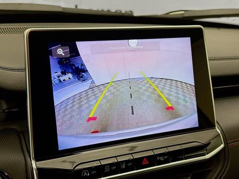 Used 2024 Jeep Compass Trailhawk image 13