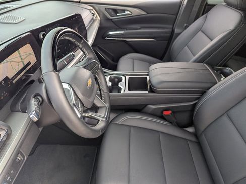 Used 2025 Chevrolet Traverse LT w/ Enhanced Driving Package image 23