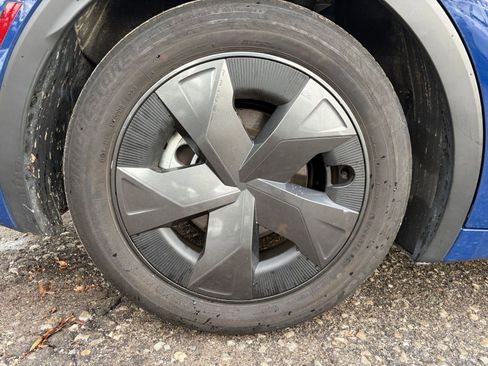 Used 2025 Toyota Prius LE image 28