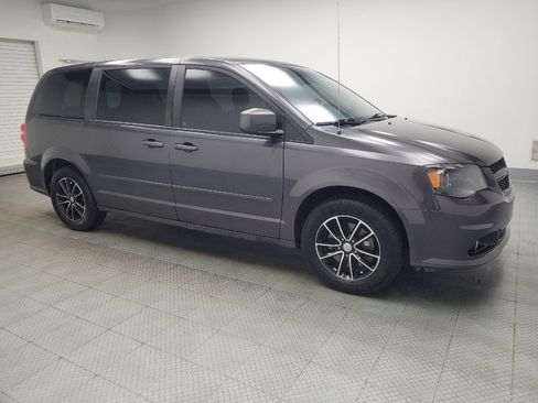 Used 2016 Dodge Grand Caravan SXT image 11