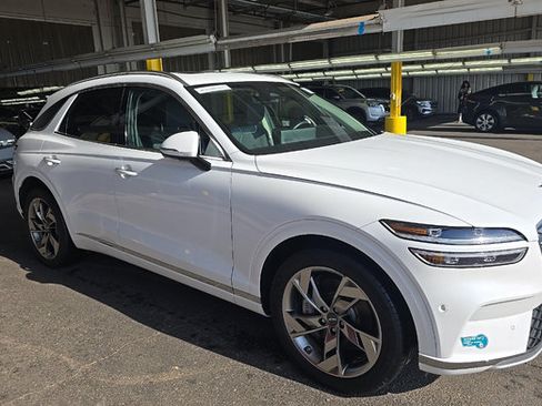 Used 2025 Genesis Electrified GV70 AWD/4WD image 2