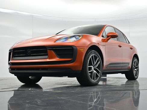 Certified 2024 Porsche Macan AWD/4WD image 27