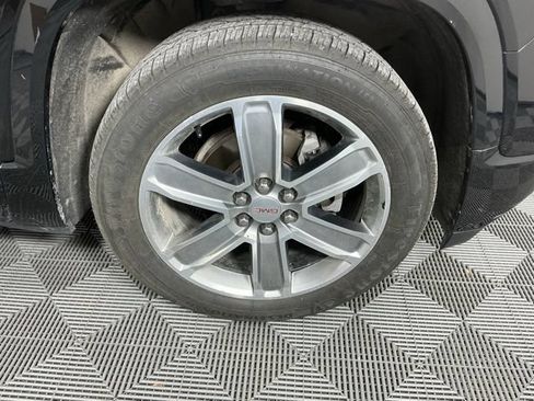 Used 2017 GMC Acadia Denali w/ Technology Package AWD/4WD image 16