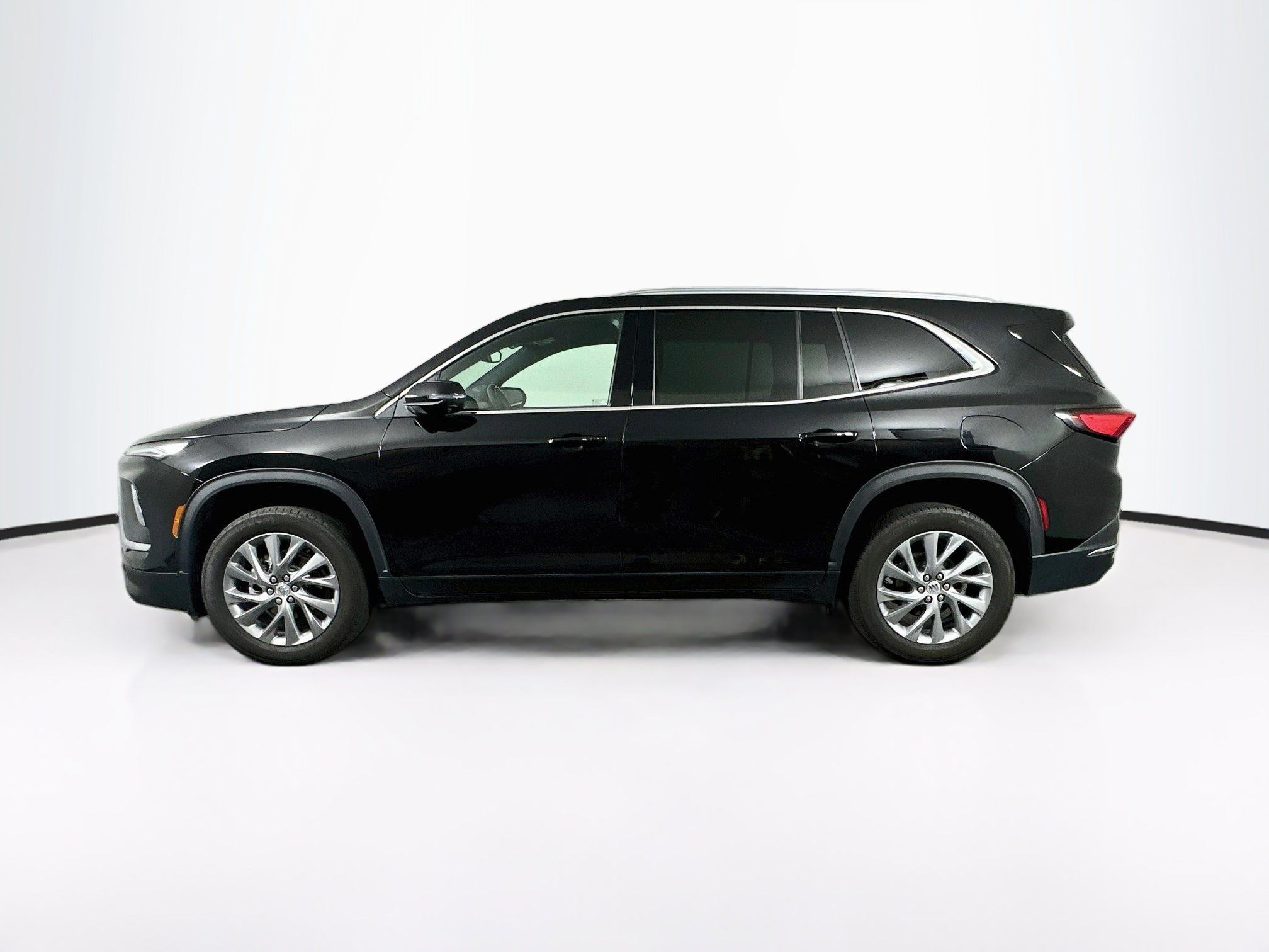 Used 2025 Buick Enclave Preferred FWD image 4