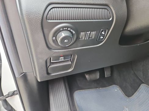 Used 2022 Jeep Wagoneer Series I w/ Premium Group I AWD/4WD image 18