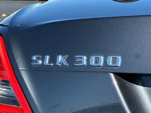 Used 2010 Mercedes-Benz SLK 300 image 24
