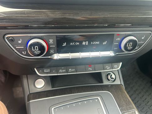 Used 2018 Audi Q5 2.0T Premium Plus w/ Premium Plus Package AWD/4WD image 17