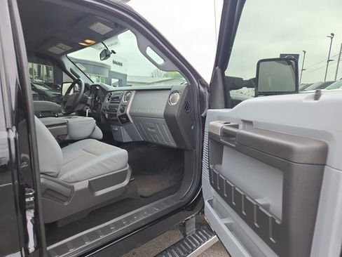 Used 2016 Ford F250 XLT w/ XLT Premium Package AWD/4WD image 12