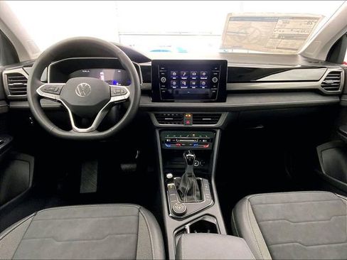 New 2026 Volkswagen Taos SE image 6
