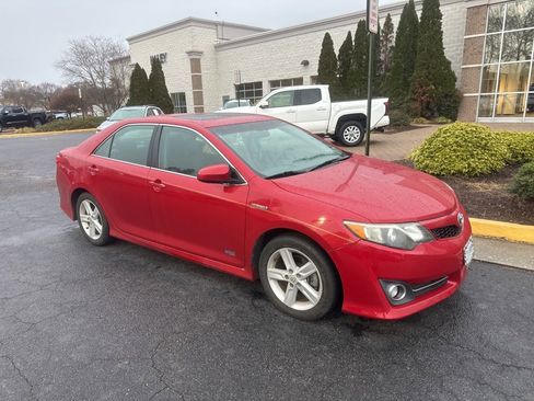 Used 2014 Toyota Camry LE image 1