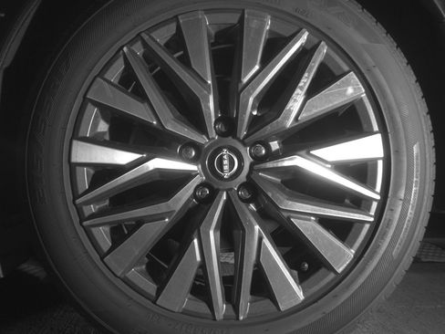 Used 2025 Nissan Altima 2.5 SV FWD image 14
