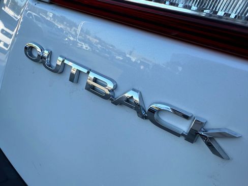 Used 2018 Subaru Outback 2.5i Limited image 6