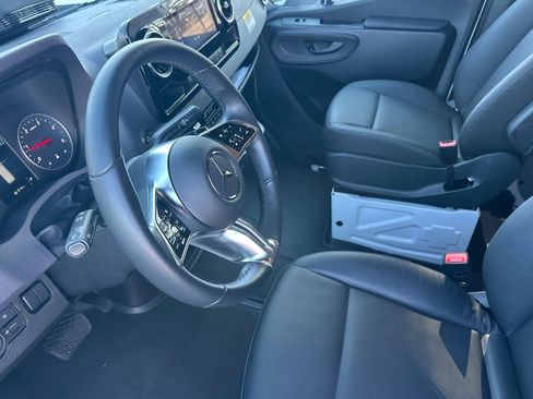 Used 2025 Mercedes-Benz Sprinter 2500 image 10