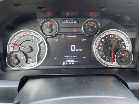 Certified 2020 RAM 1500 Classic SLT w/ Luxury Group image 30