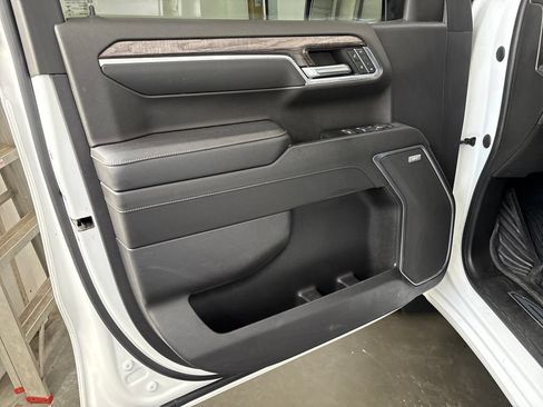 Used 2022 Chevrolet Silverado 1500 LTZ w/ LTZ Premium Package AWD/4WD image 18