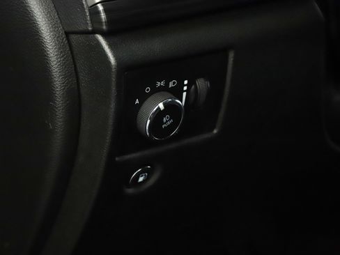 Used 2019 Jeep Grand Cherokee Altitude image 9