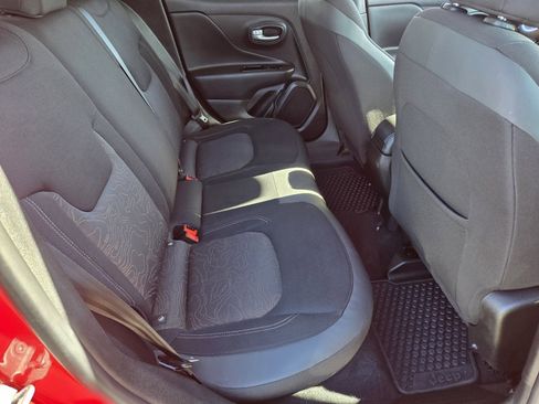 Used 2023 Jeep Renegade Latitude image 14